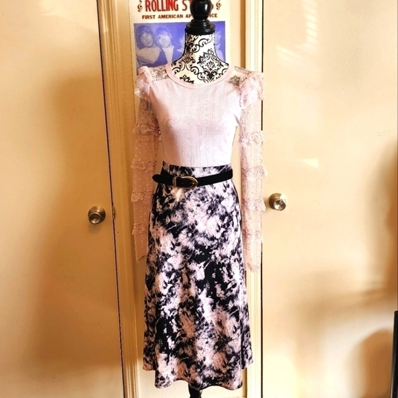 Sanctuary Dresses & Skirts - Sanctuary Marble Midi Skirt Size Med